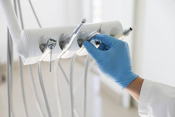 Professional Emergency Dentist technician working in Loughman, FL